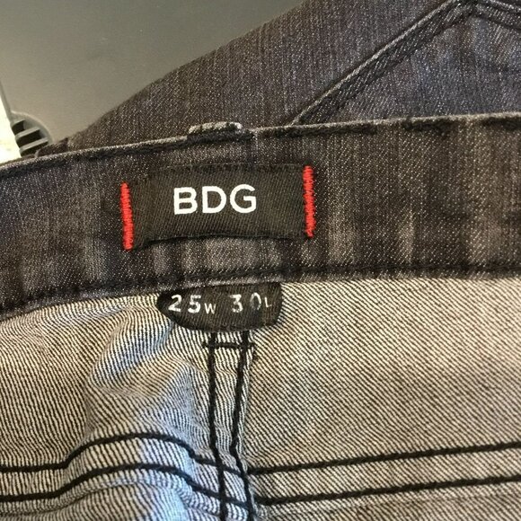 BDG Urban Outfitters Jeans Black Wash Cigarette Ankle Aztec Embroidered Size 25 - Picture 4 of 8